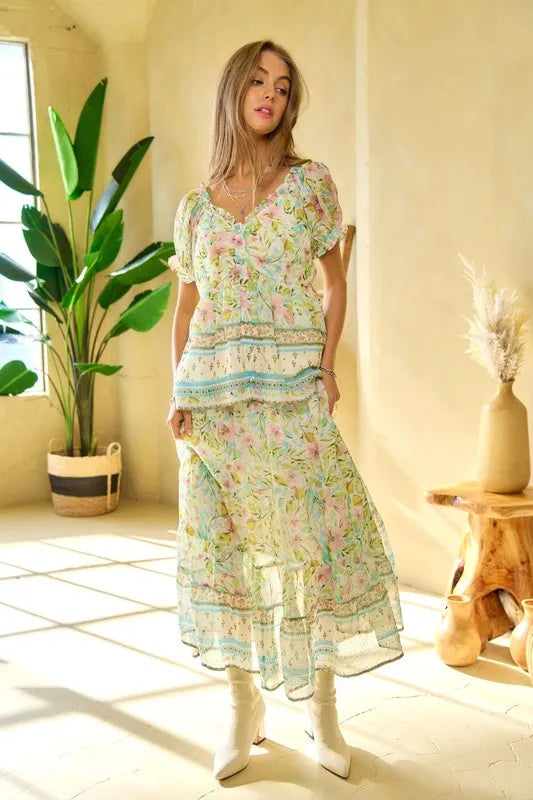 Davi & Dani Spring Floral Border Print Ruffled Textured Top