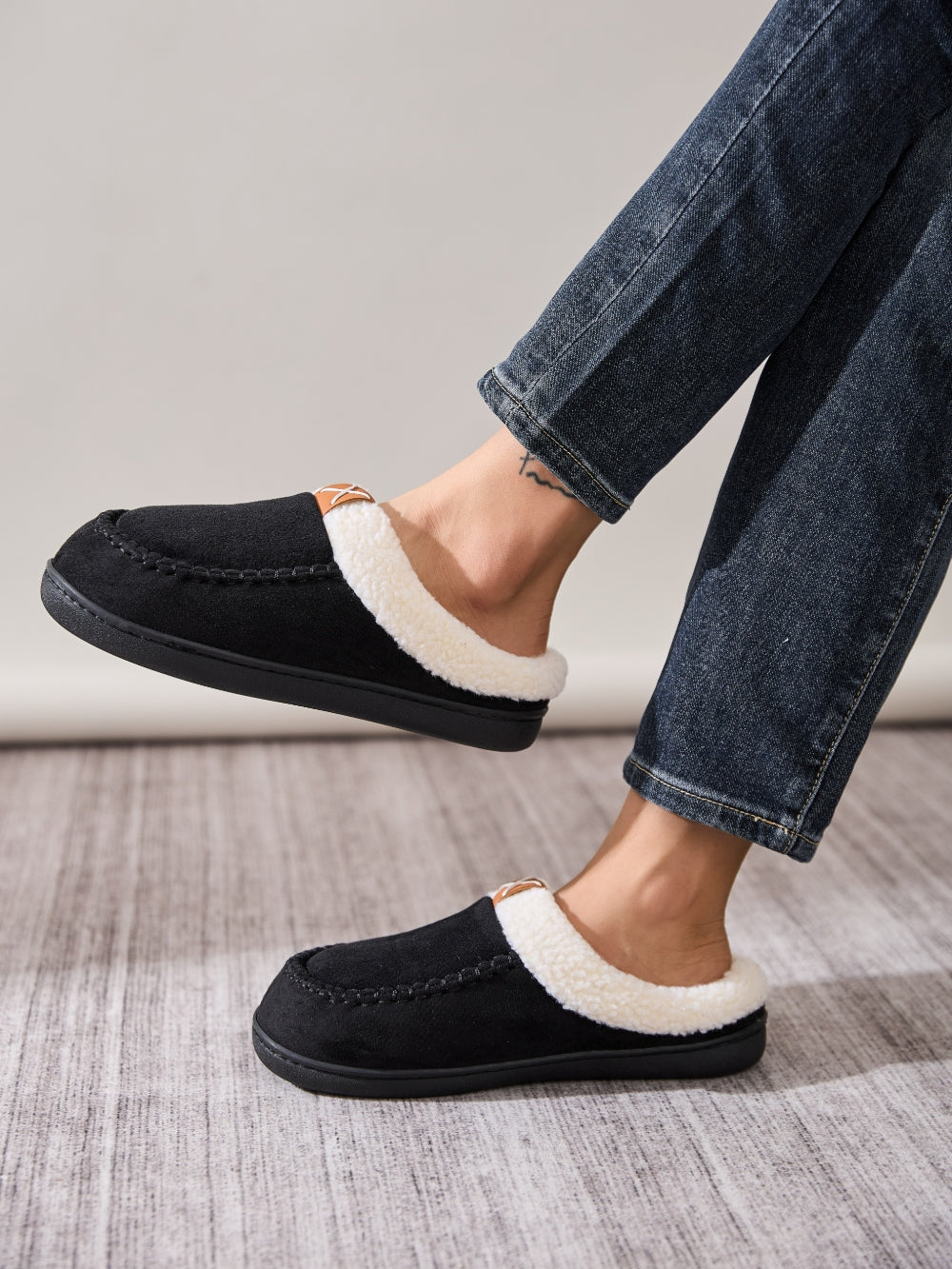 Contrast Round Toe Flat Slippers Black