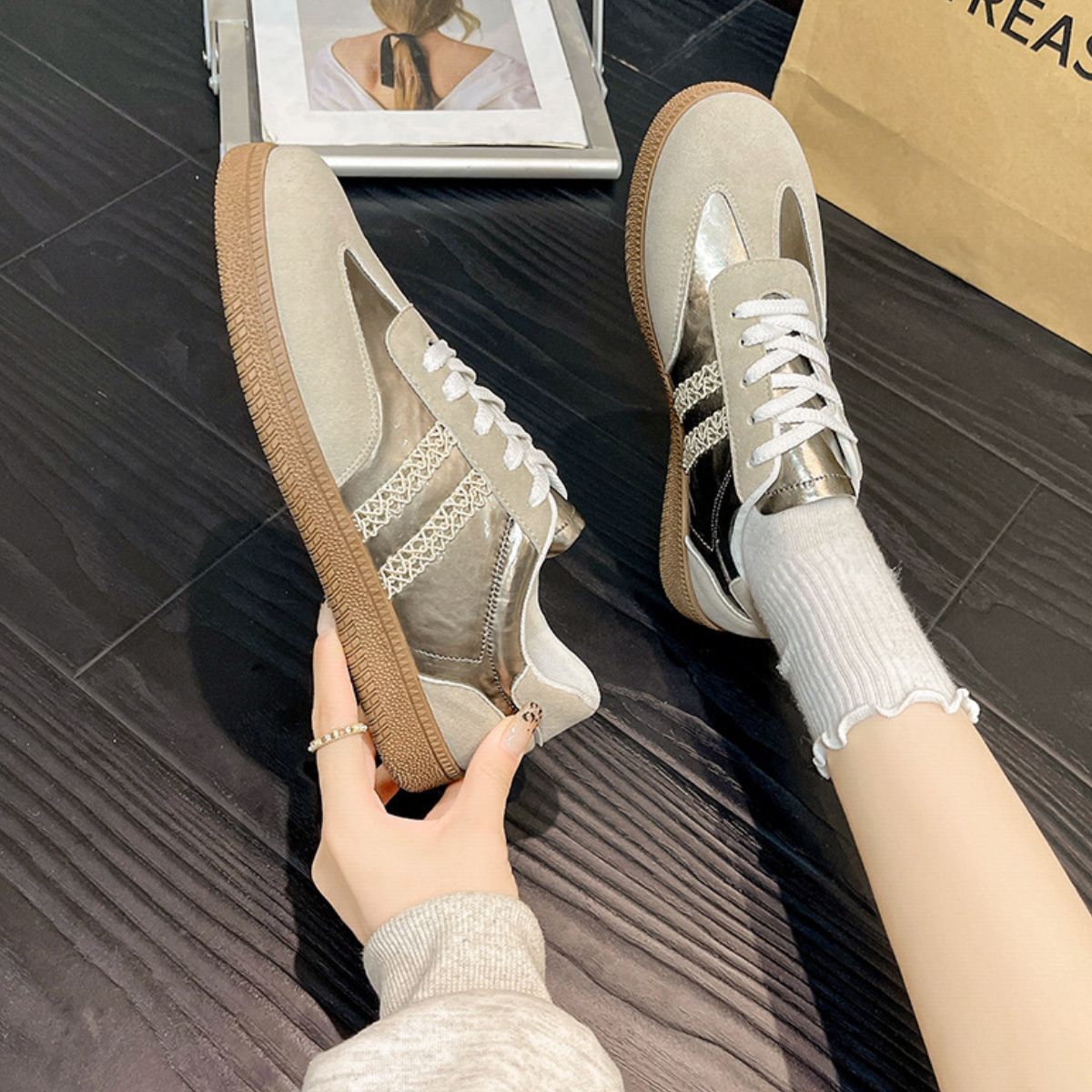 Side Striped Round Toe Contrast Sneakers Gold