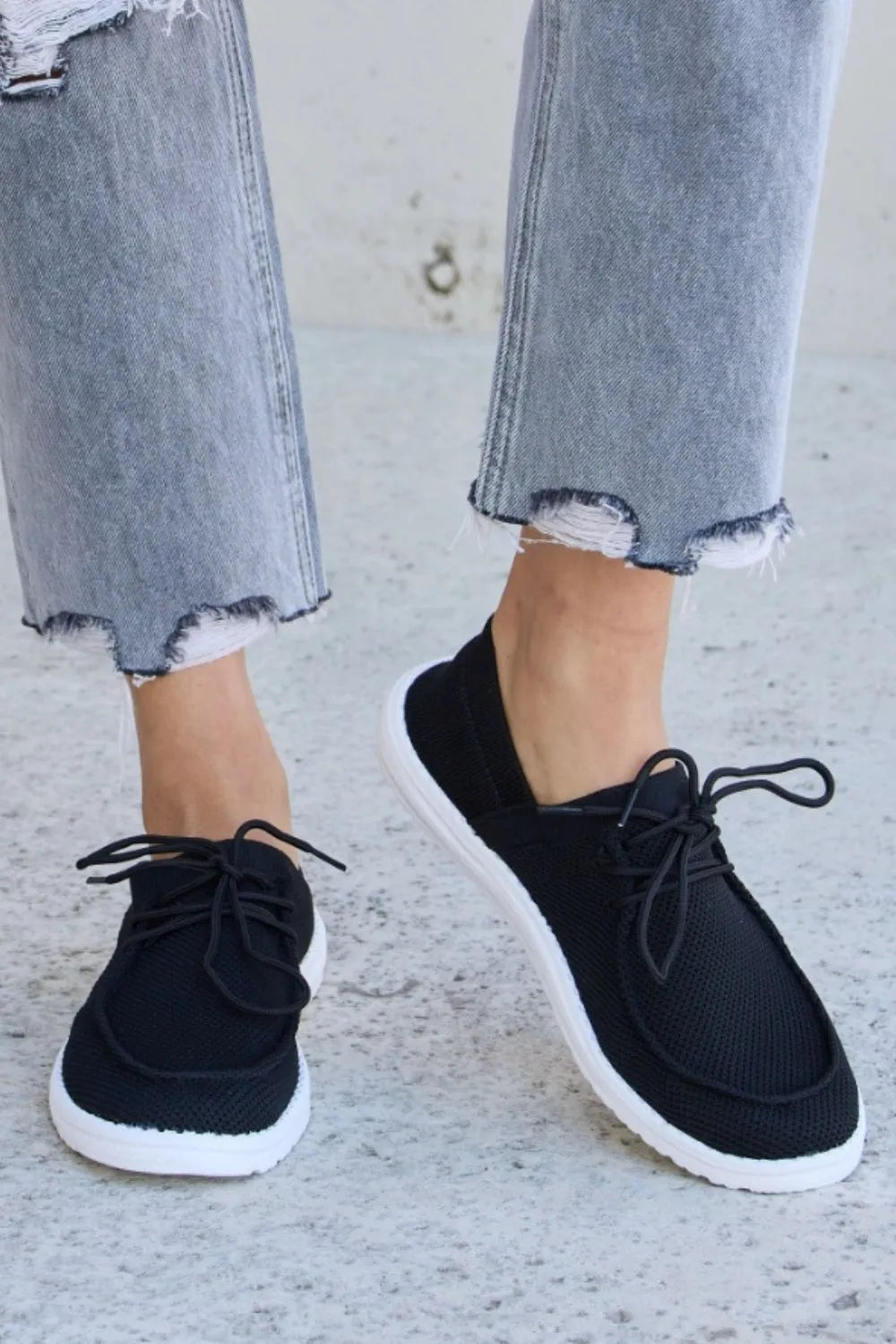 Forever Link Flat Round Toe Lace-Up Sneakers Black
