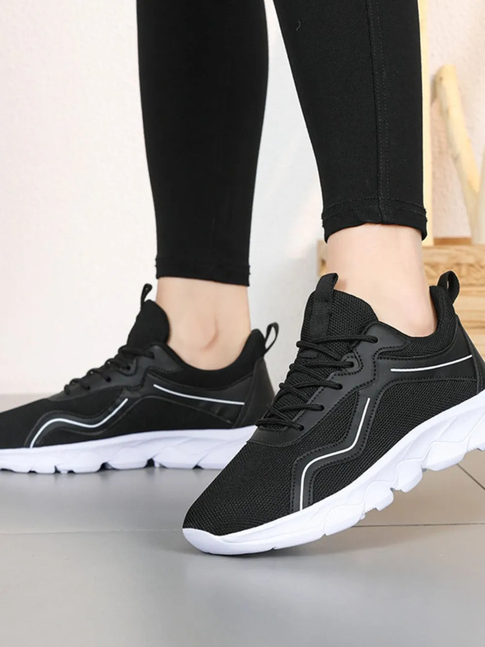 Lace Up Mesh Round Toe Platform Athletic Black