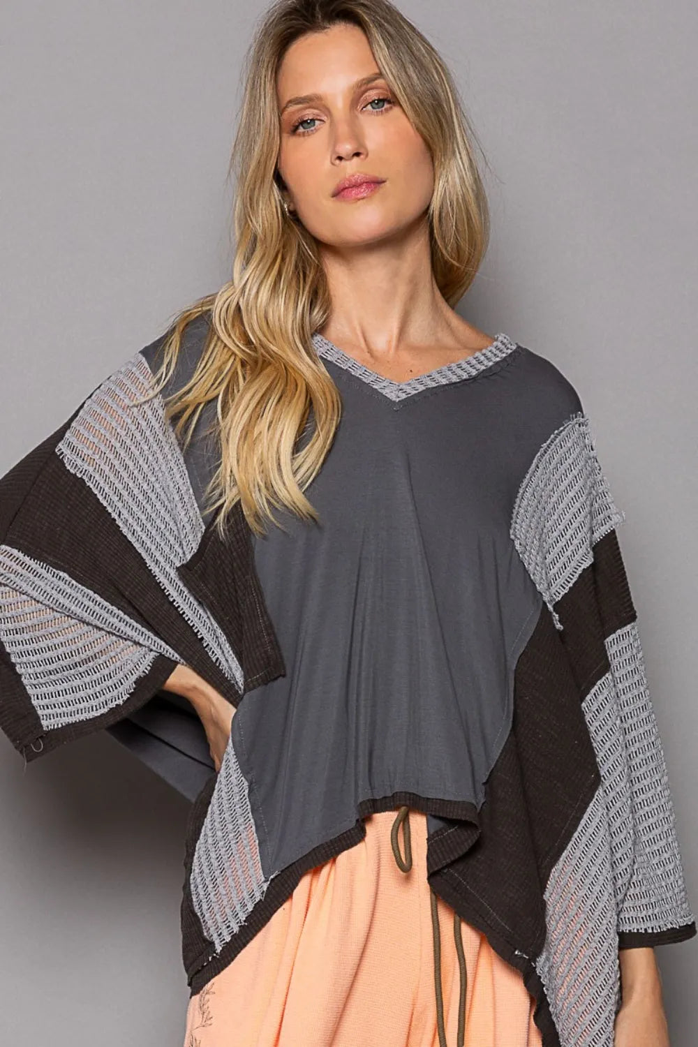 POL High-Low Contrast V-Neck Top Charcoal