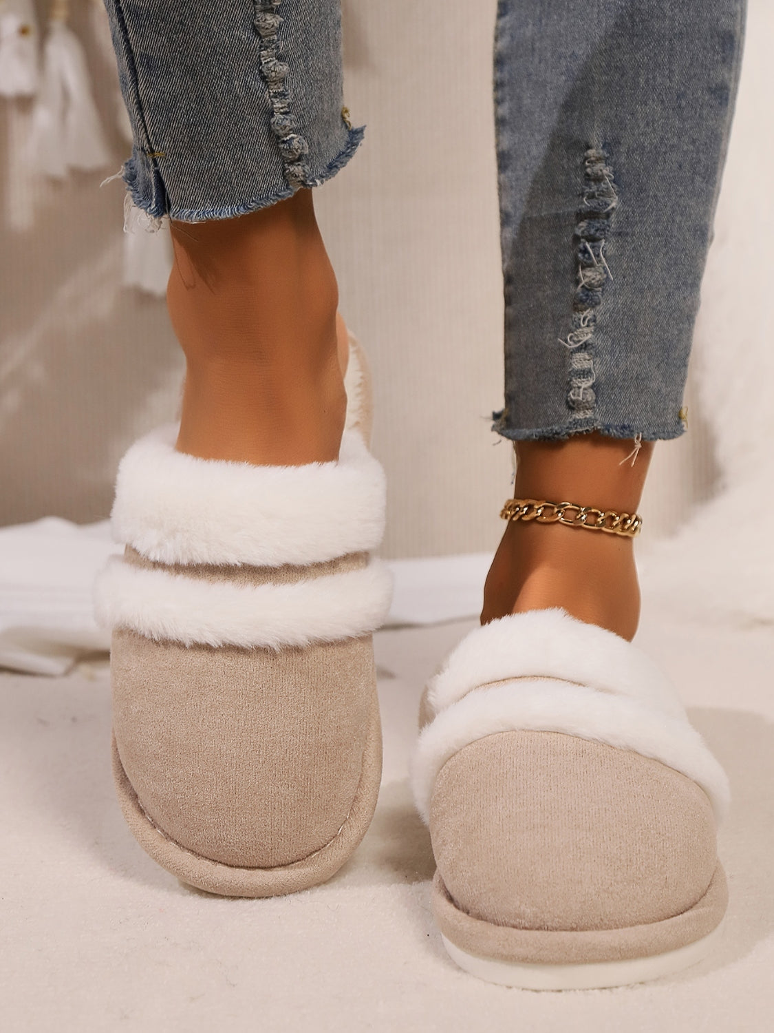 Contrast Faux Fur Round Toe Slippers Tan
