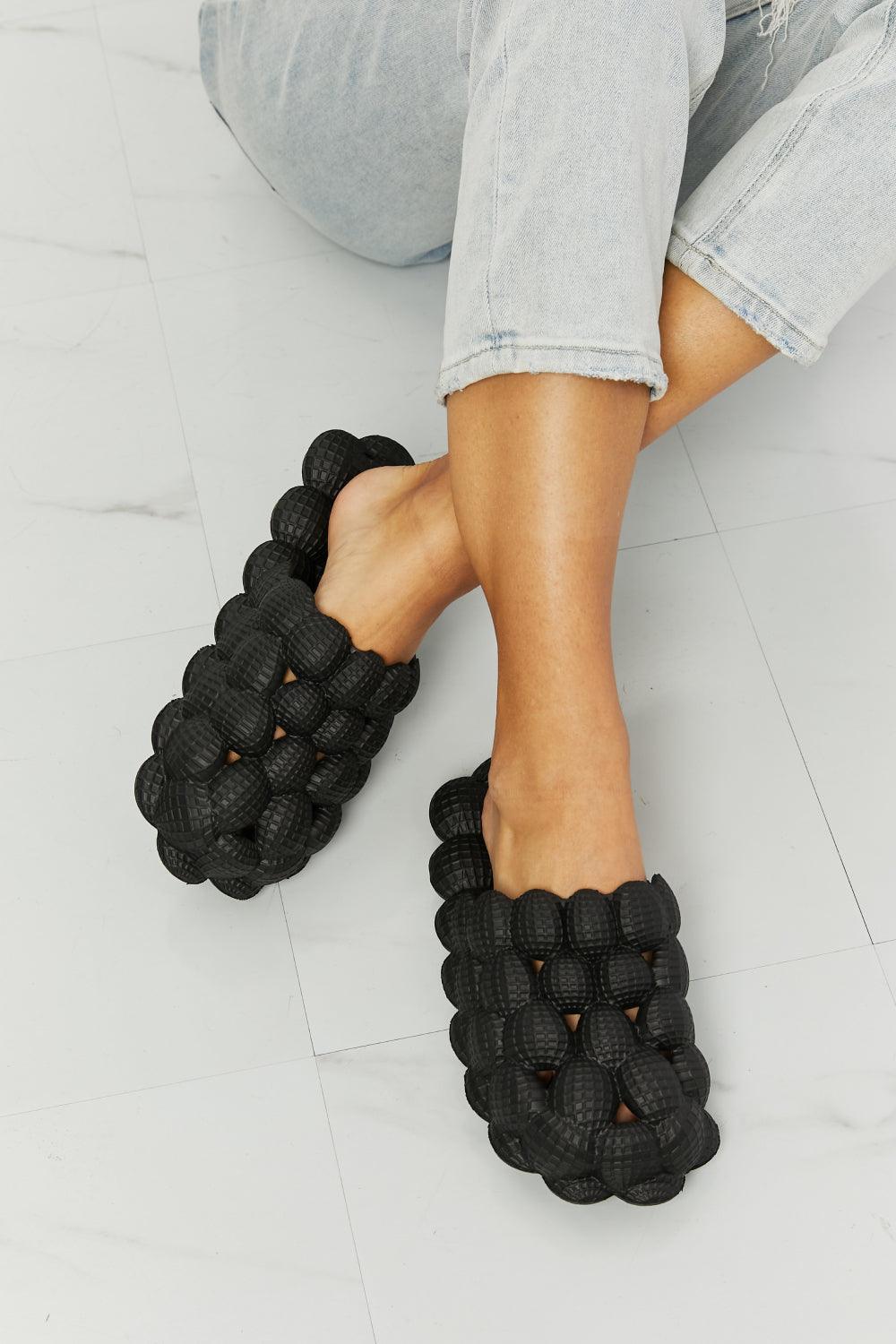 NOOK JOI Laid Back Bubble Slides in Black Black