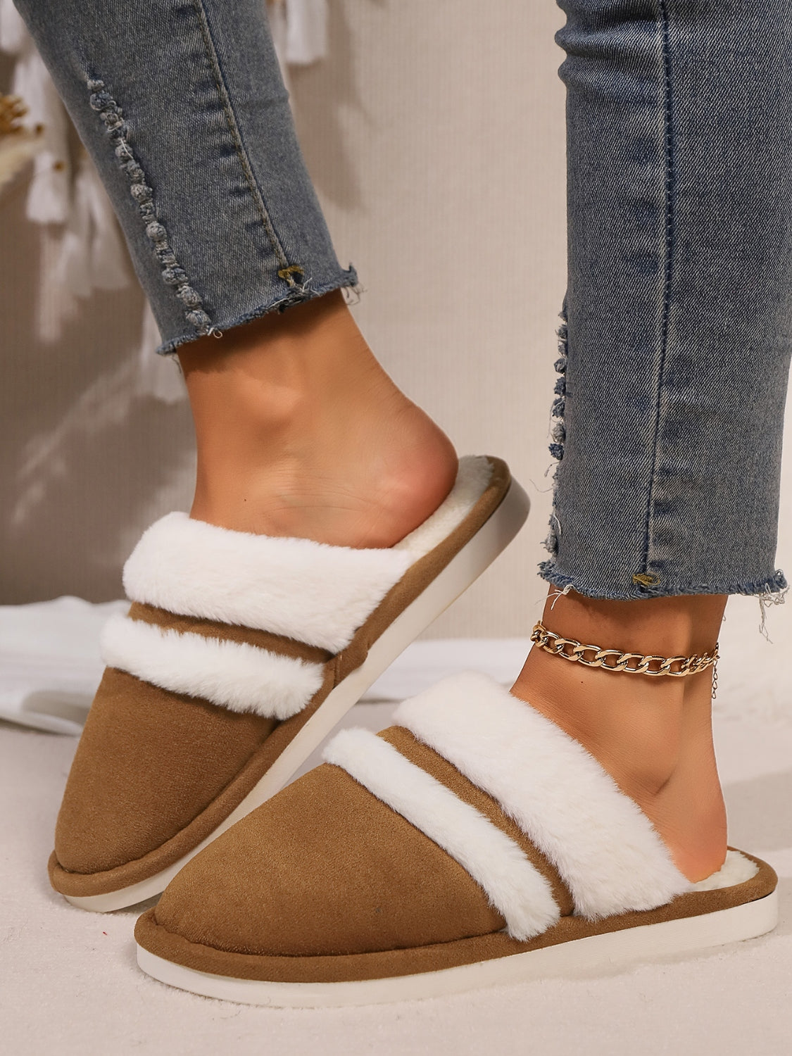 Contrast Faux Fur Round Toe Slippers Camel