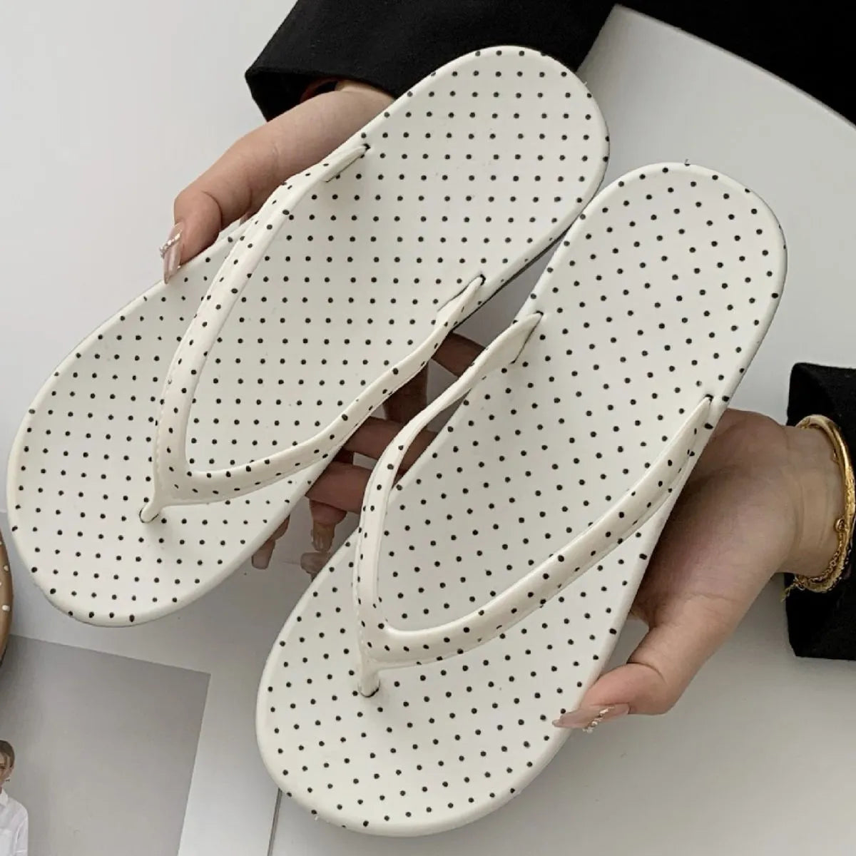 Toe Post Flats Slippers White Polka Dot