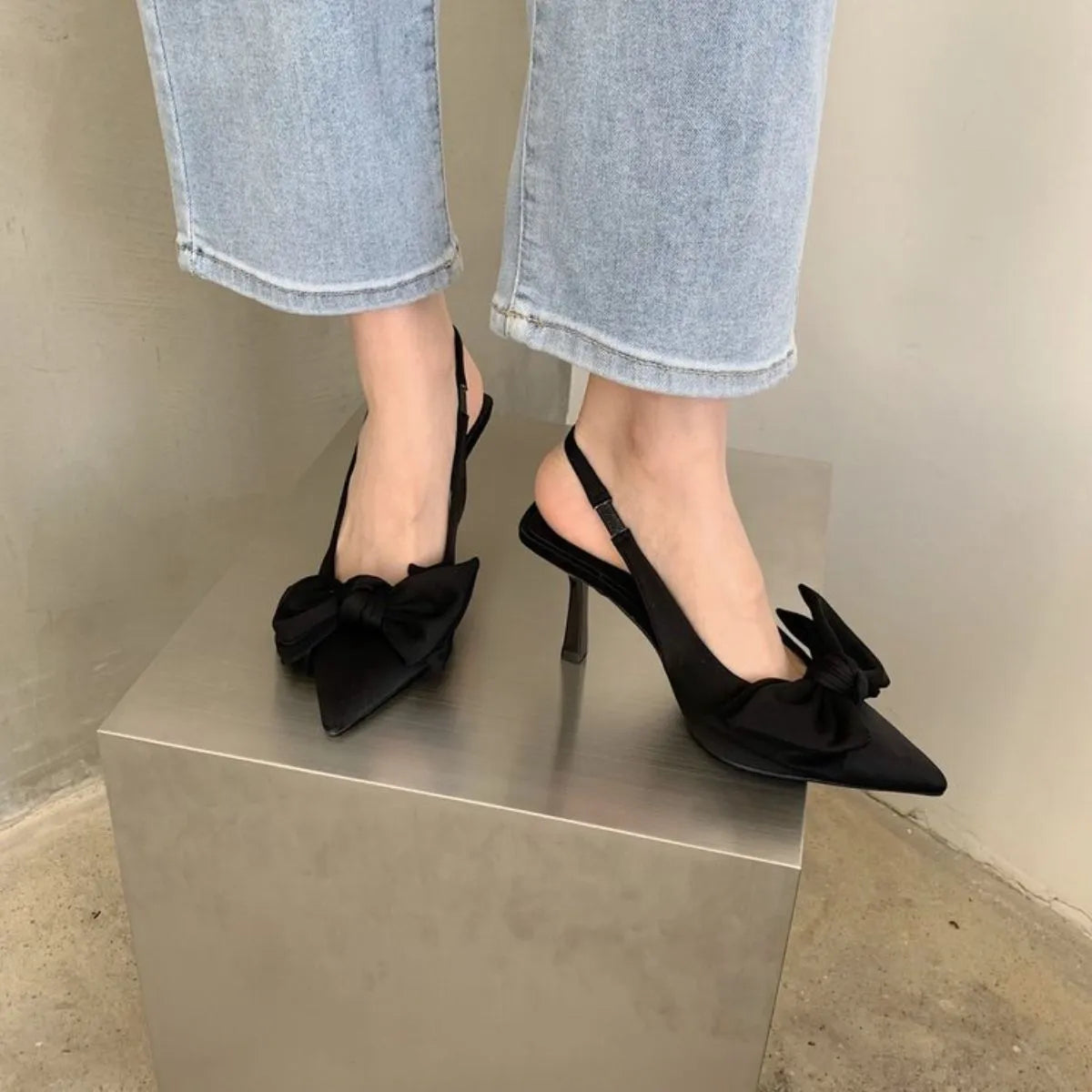 Point Toe Stiletto Pumps Black