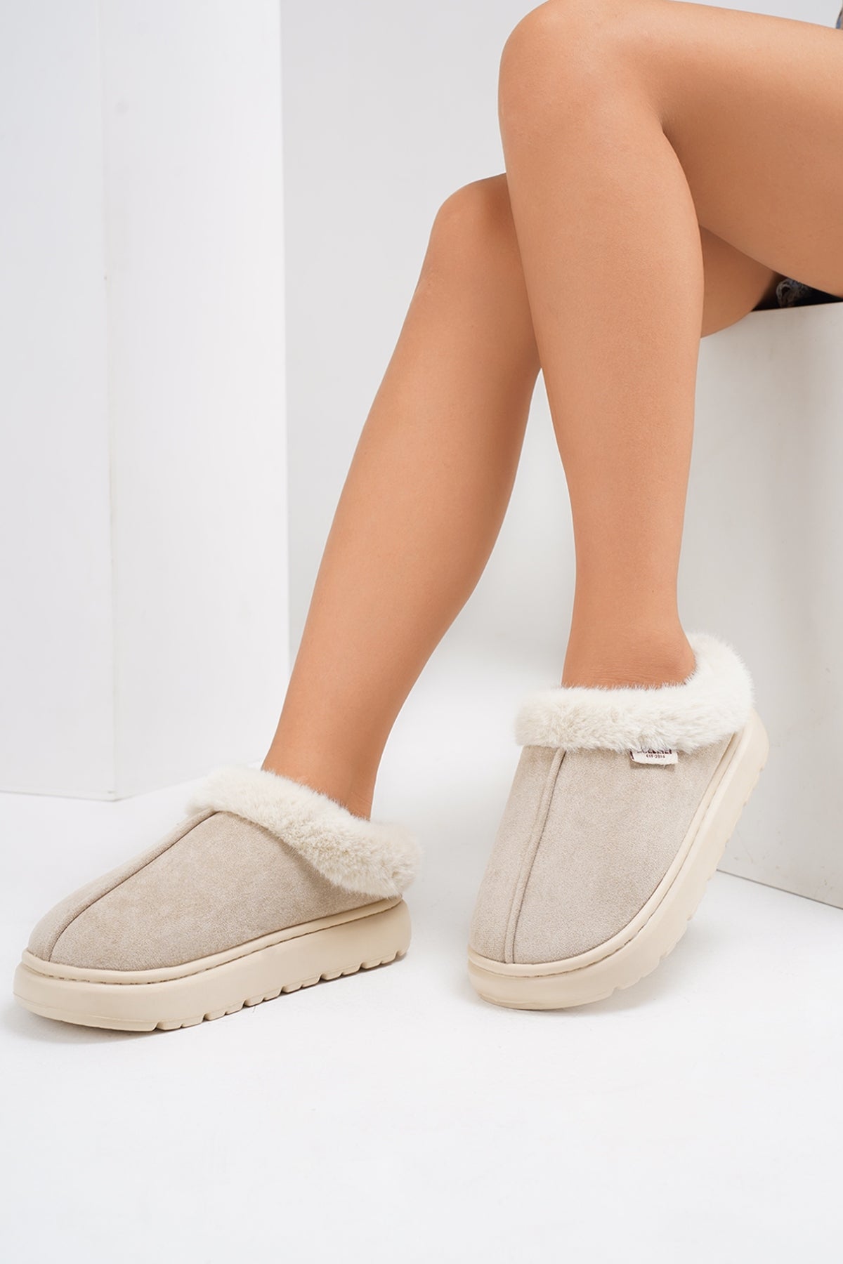 Furry Round Toe Platform Slippers Beige