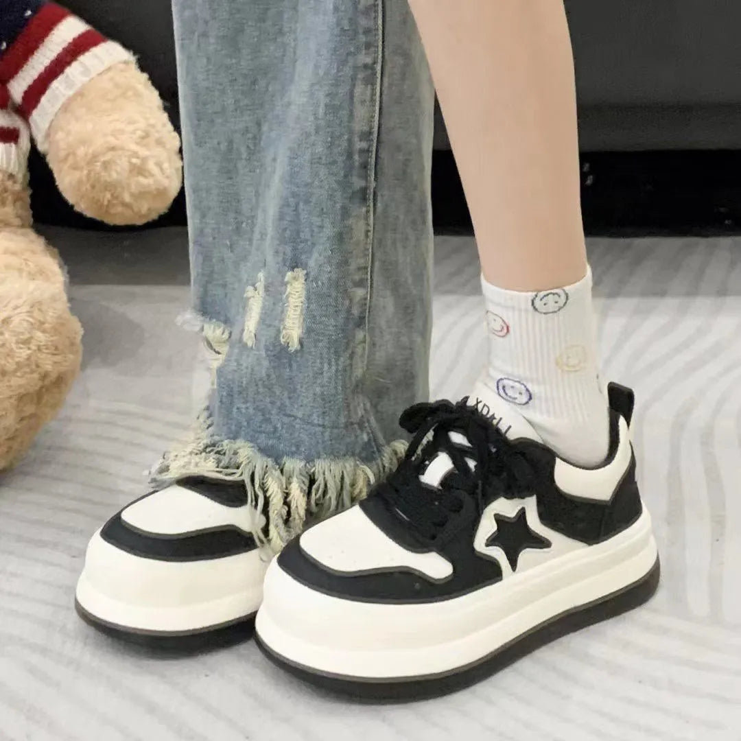 Round Toe Platform Sneakers Black