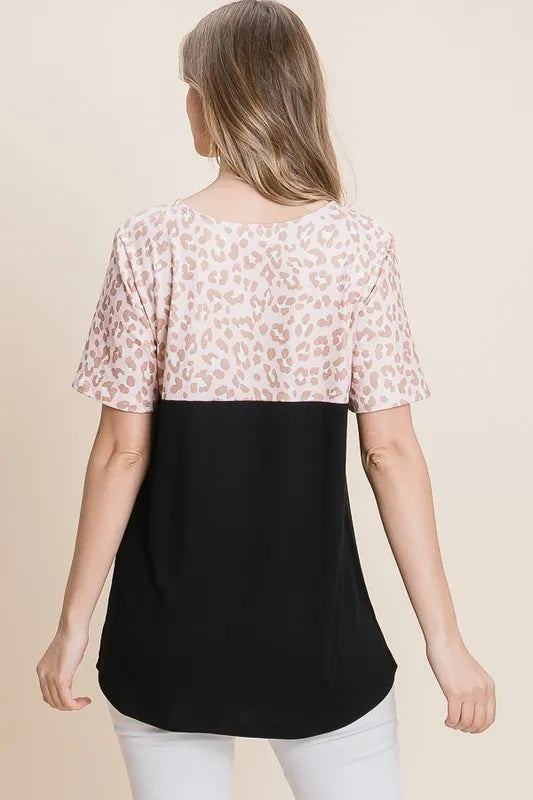BOMBOM Chic Leopard Contrast Cutout Top