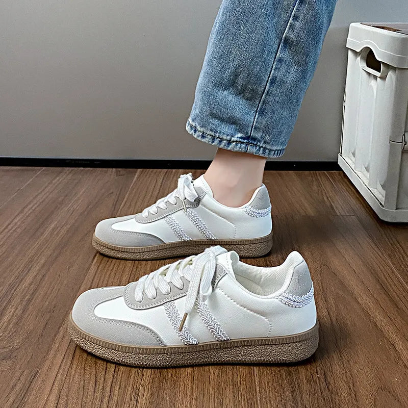 Contrast Lace Up Round Toe Sneakers Beige
