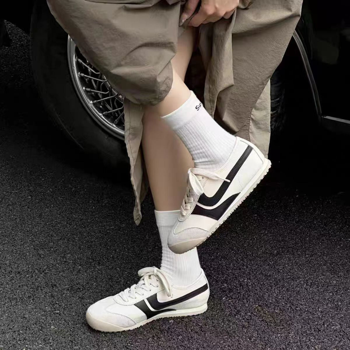 Contrast Line Detail Flats Athletic Black