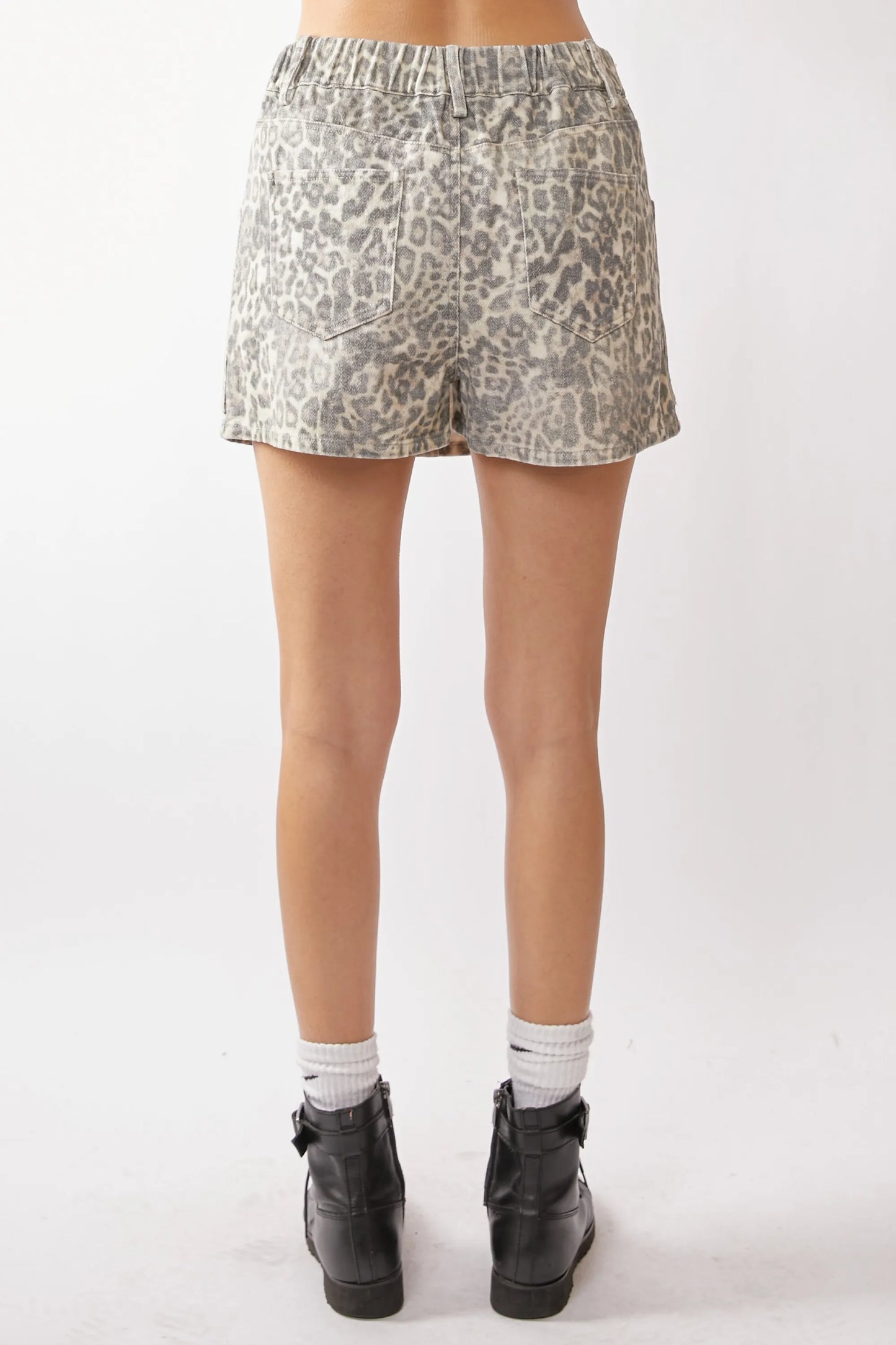 Davi & Dani Leopard Front Patch Pocket Shorts