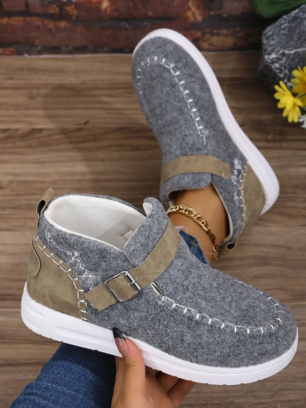 Contrast Round Toe Buckle Sneakers Gray