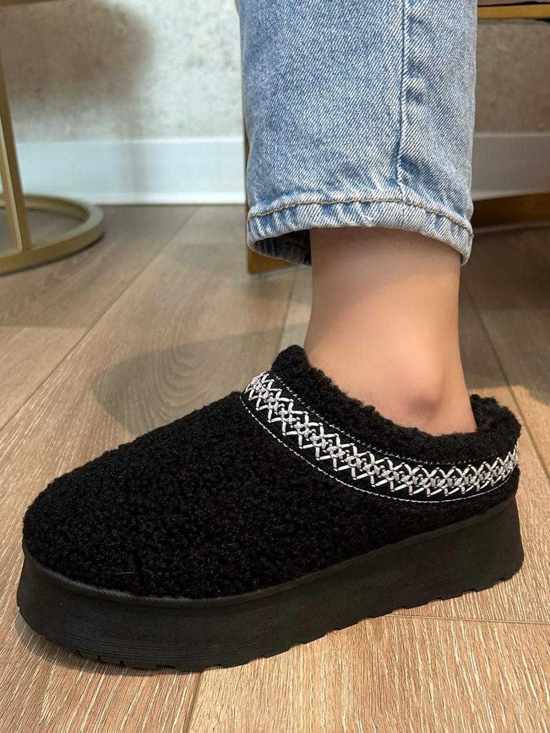 WILD DIVA Embroidered Trim Platform Sherpa Boots Black
