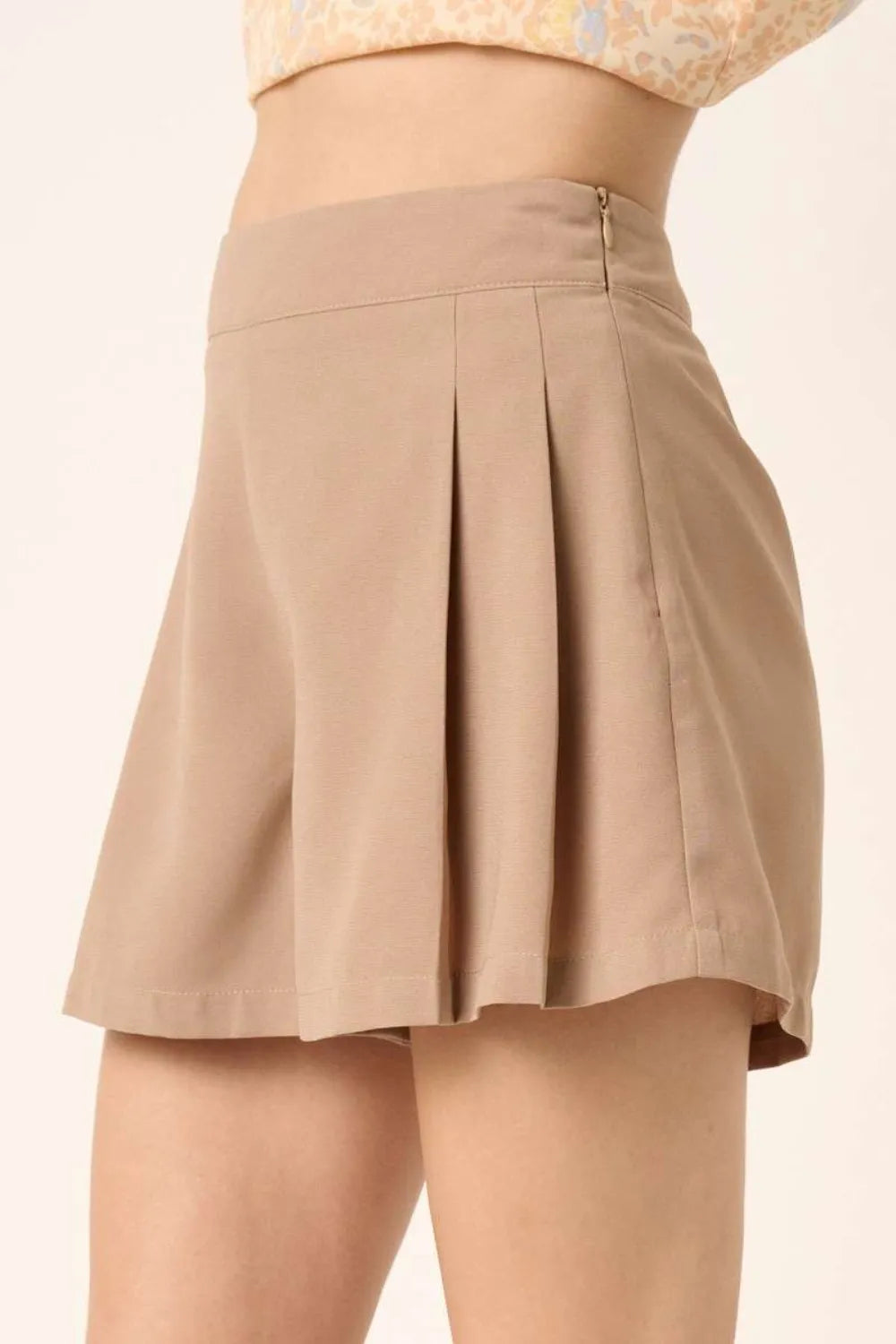 Mittoshop Side Invisible Zipper Pleated Shorts Tan