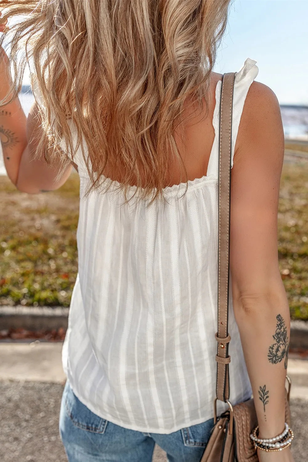 Lace Detail Ruffled Buttoned Loose Fit Tank Top