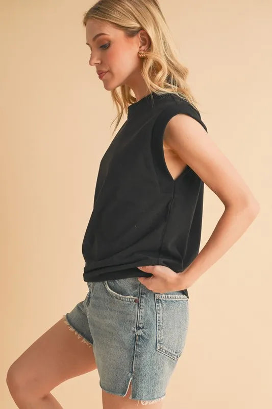 Aemi+Co Solid Color Round Neck Sleeveless Top