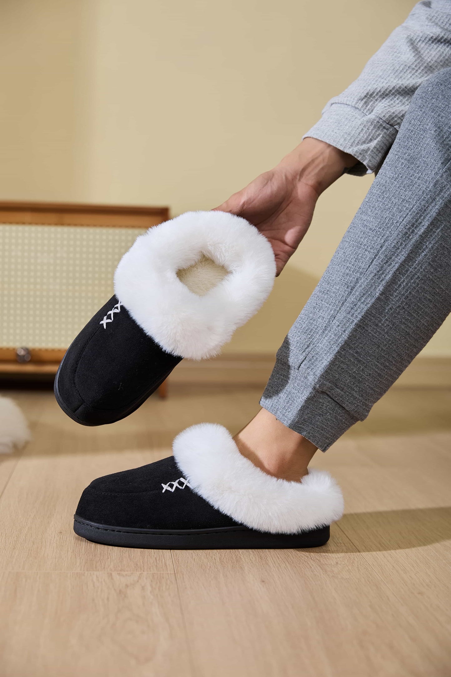 Fluff Trim Round Toe Flat Slippers Black