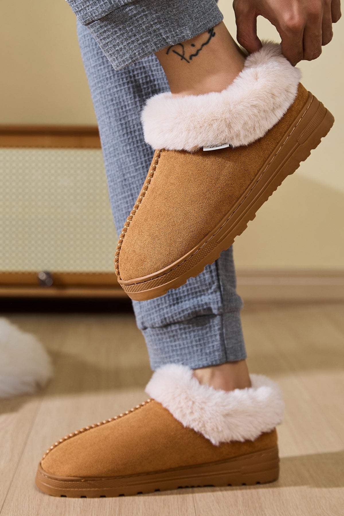 Faux Fur Round Toe Platform Slippers Caramel