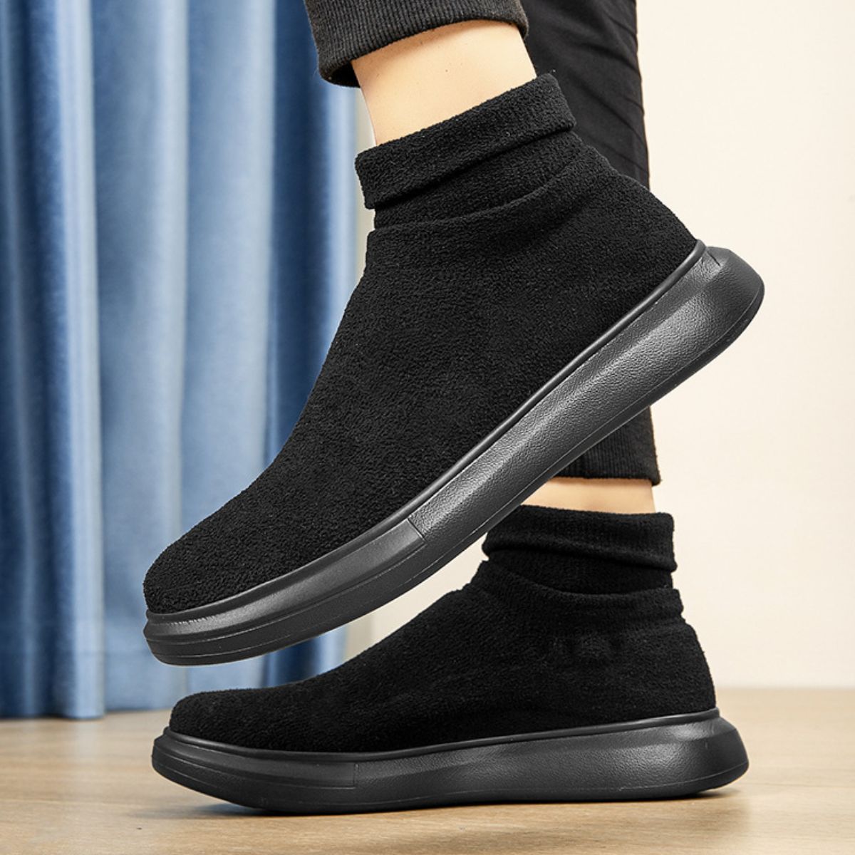 Round Toe Platform Sneakers Black