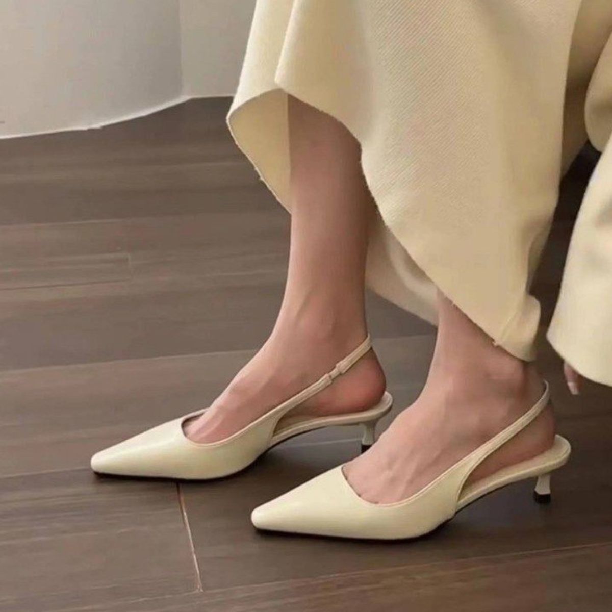 Point Toe Kitten Heel Slingback Pumps