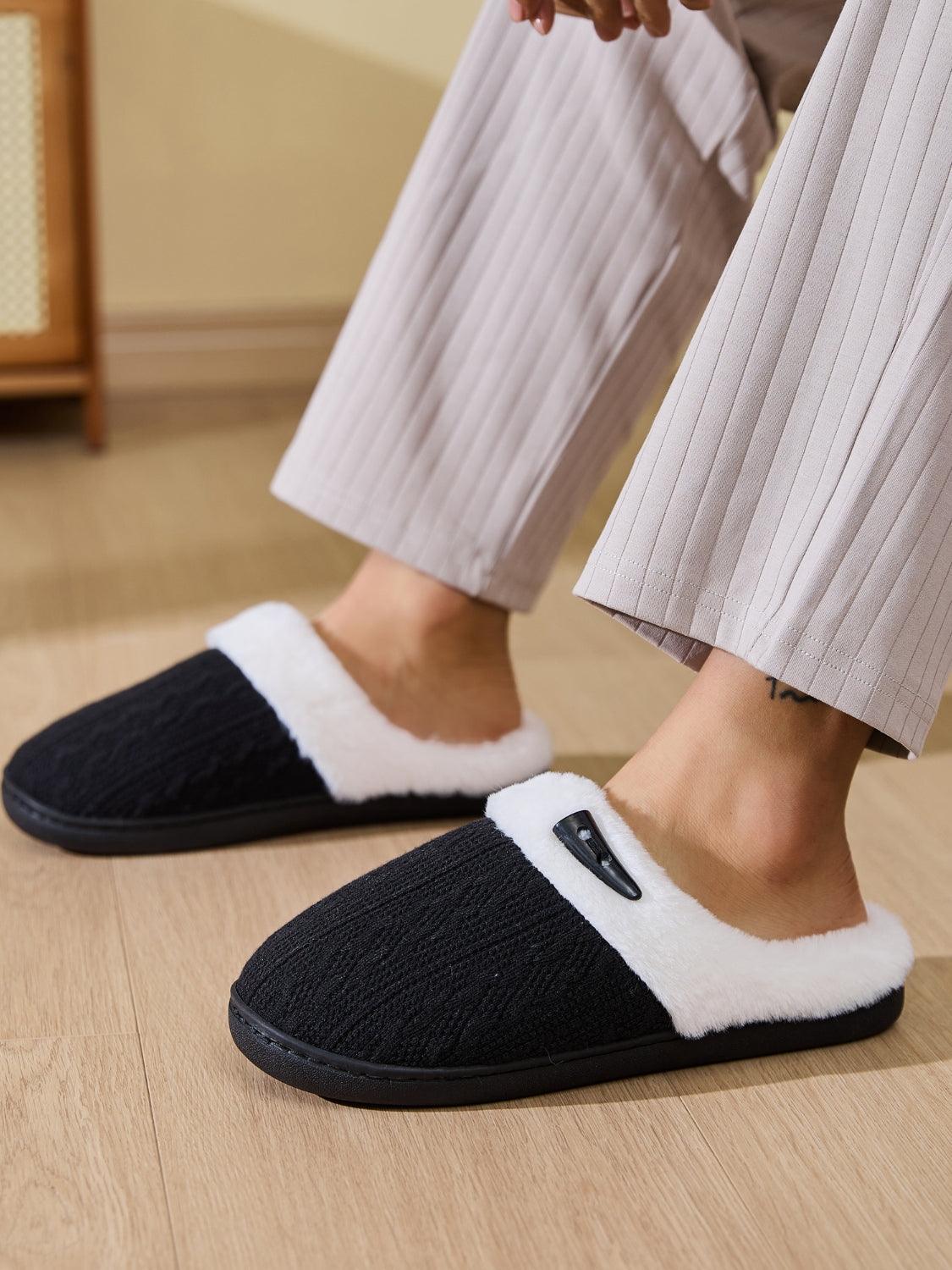 Horn Buckle Furry Texture Flat Slippers Black