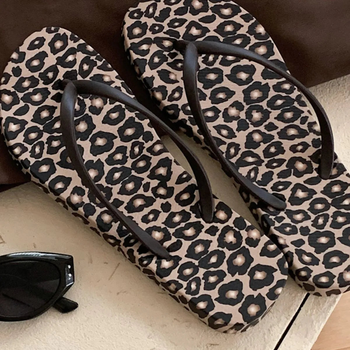 Toe Post Flats Slippers Brown