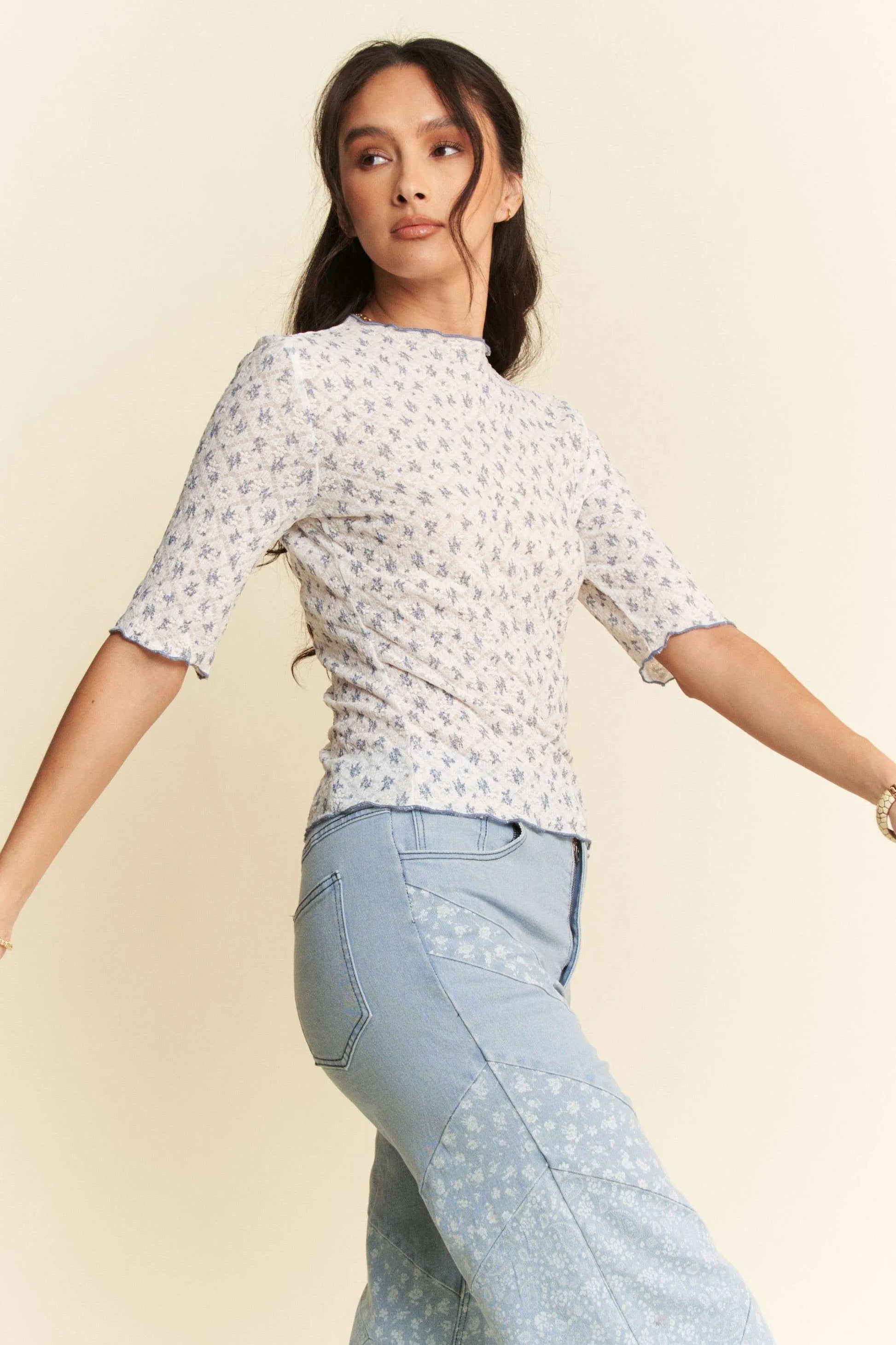 Davi & Dani Lace Stretch Floral Marrow Edge Half Sleeve Top