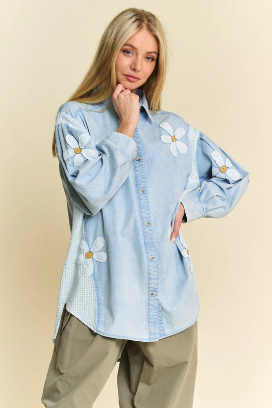 Davi & Dani Lightweight Washed Daisy Patch Waffle Knit Shirt LIGHT DENIM