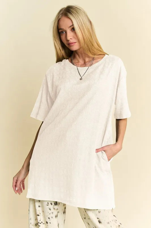 Davi & Dani Short Sleeve Side Slit T-Shirt with Pockets White
