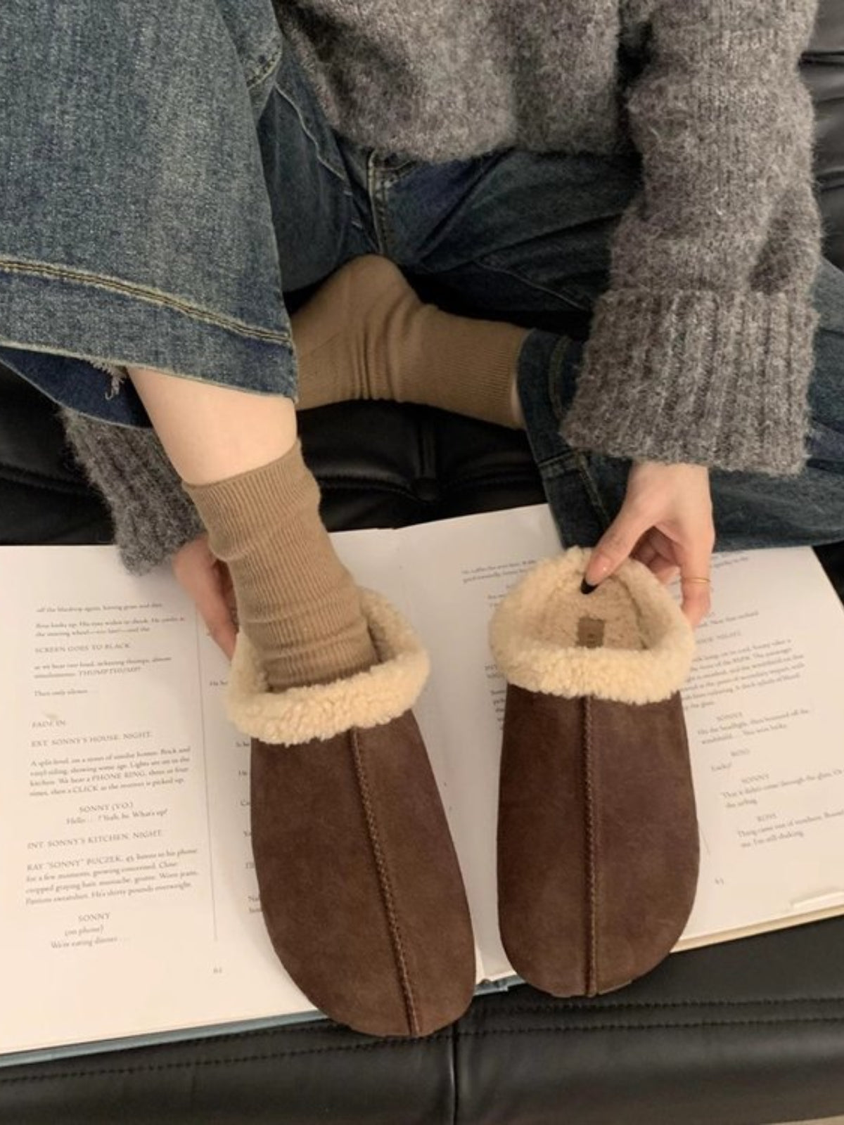 Thermal Fuzzy Round Toe Flat Slippers Chocolate