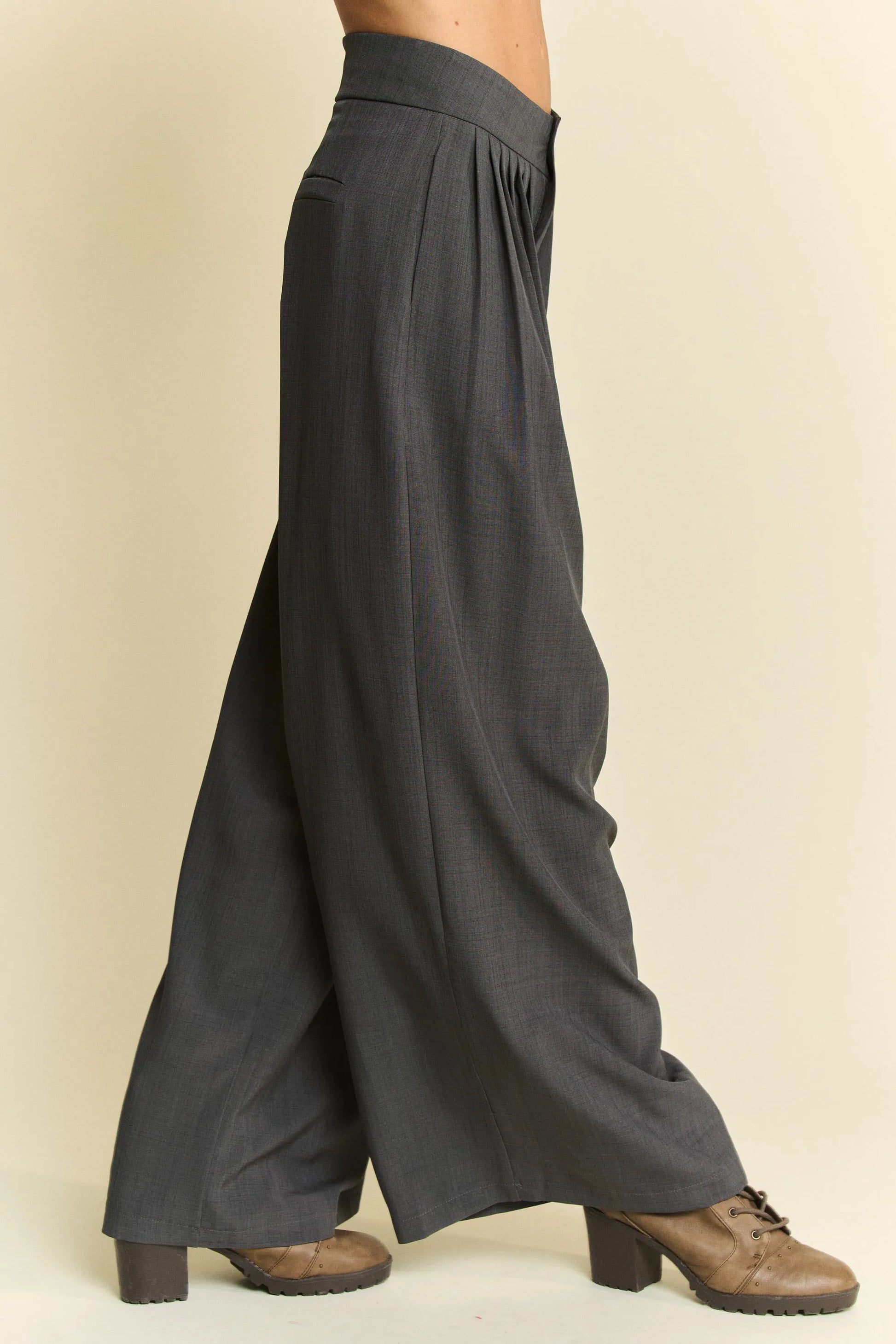 Davi & Dani Solid Back Pocket Shirring Detail Wide Leg Pants