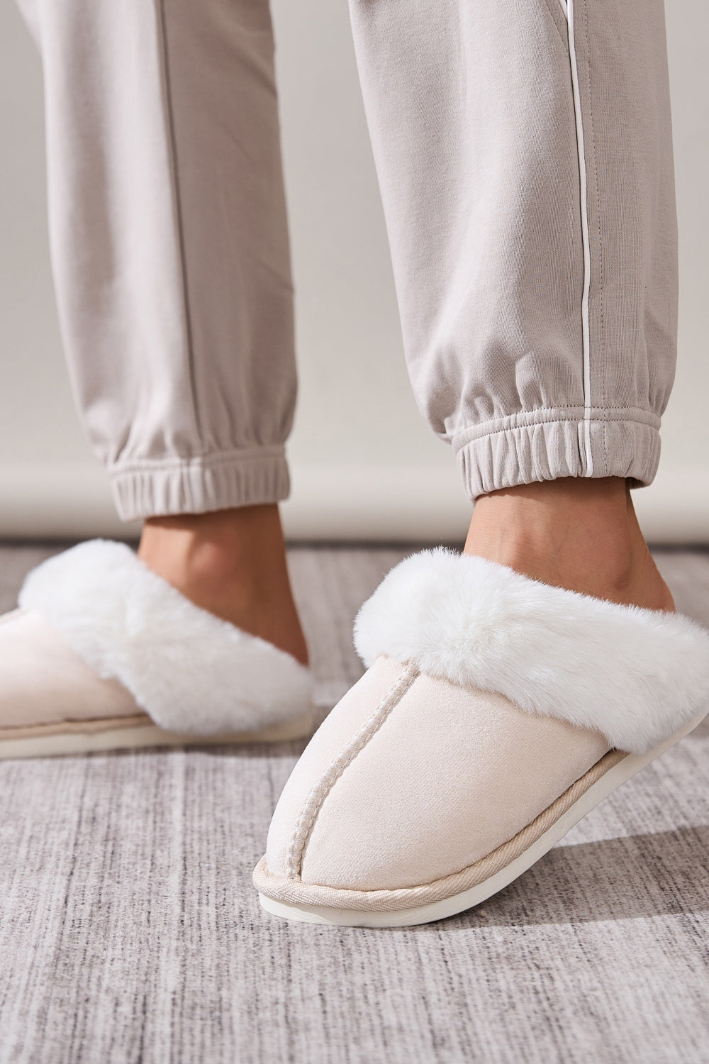 Faux Fur Round Toe Slippers Beige