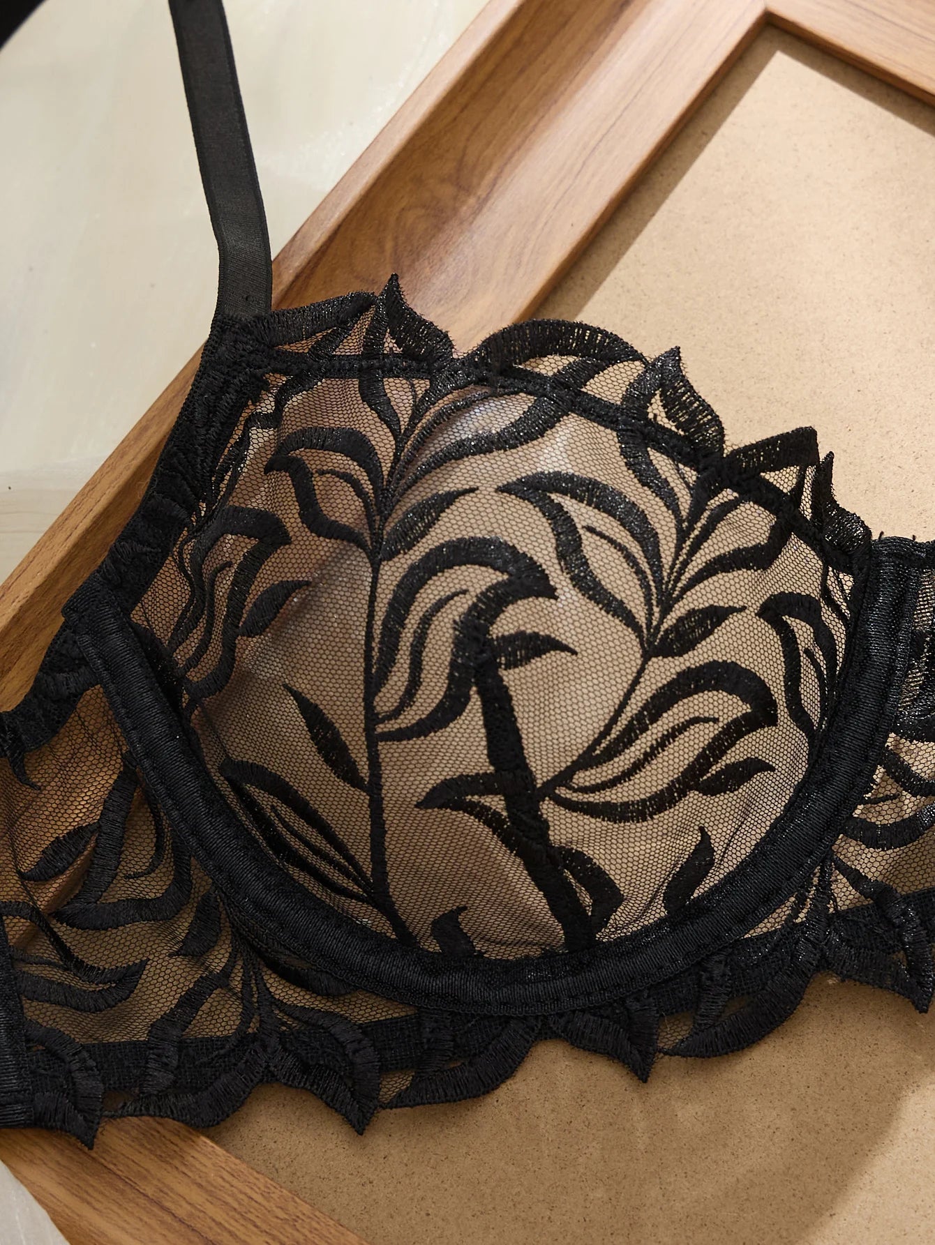 French Sexy Lingerie Set - Embroidered Sheer Bra And G-string for Large Breasts Anti-sagging Breathable Underwear for Women