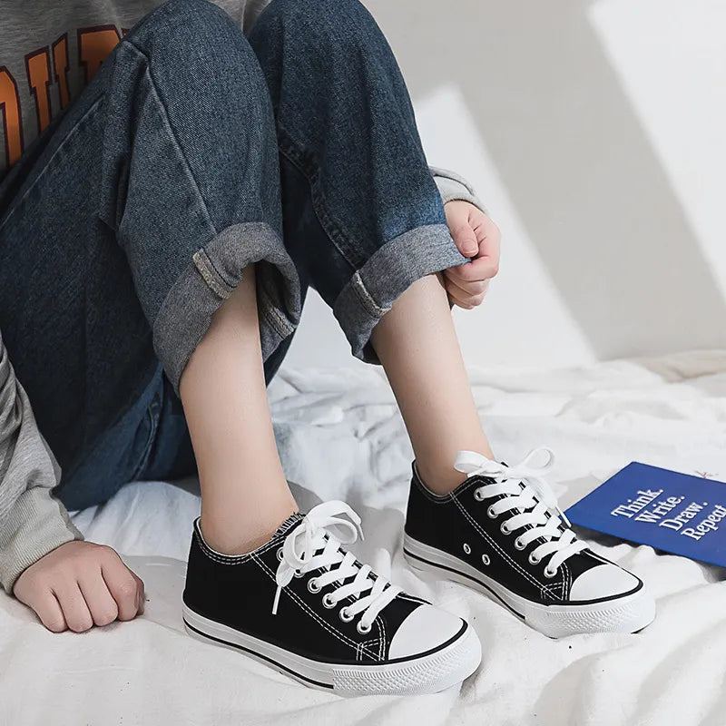 Lace Up Round Toe Sneakers Black