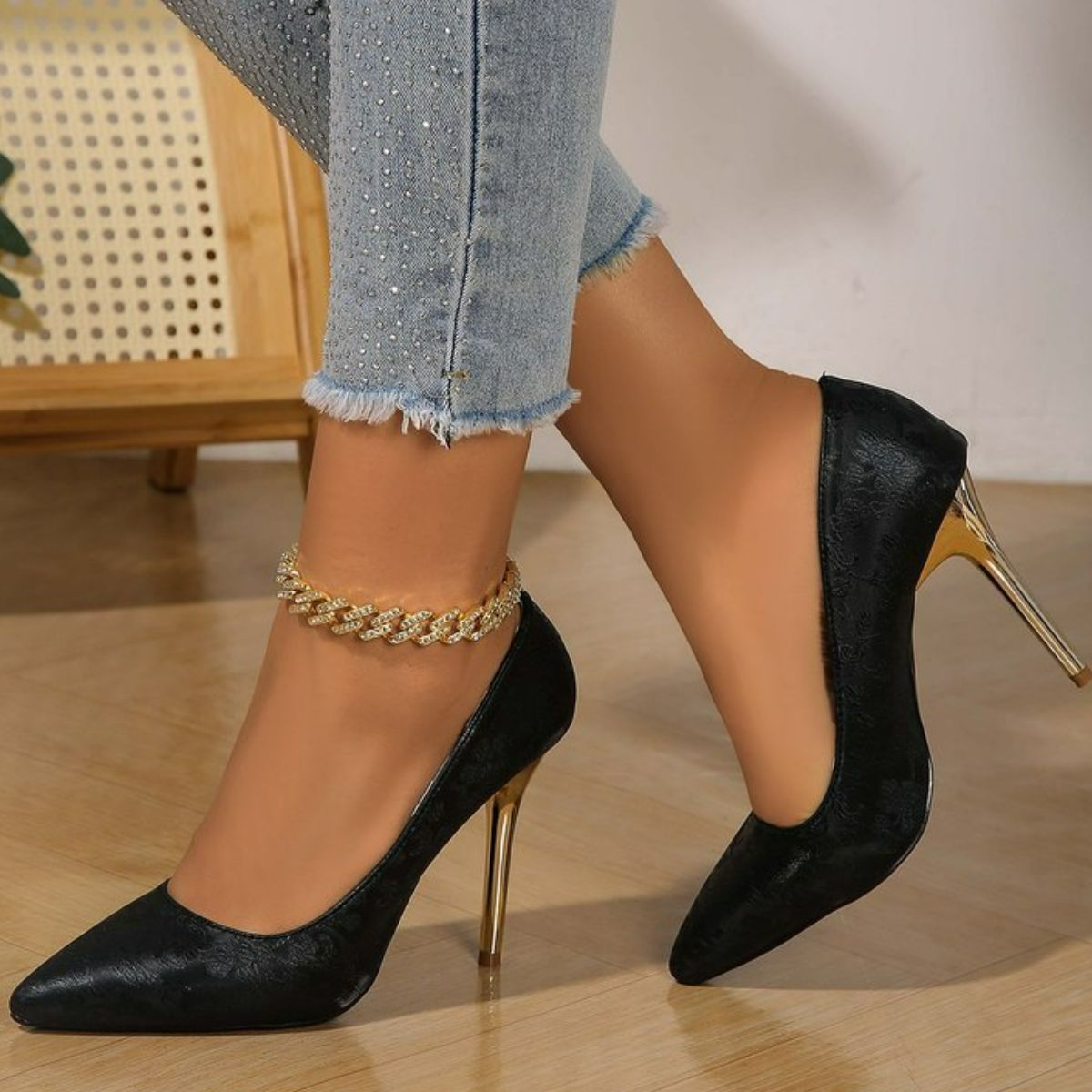 Point Toe Stiletto Pumps Black