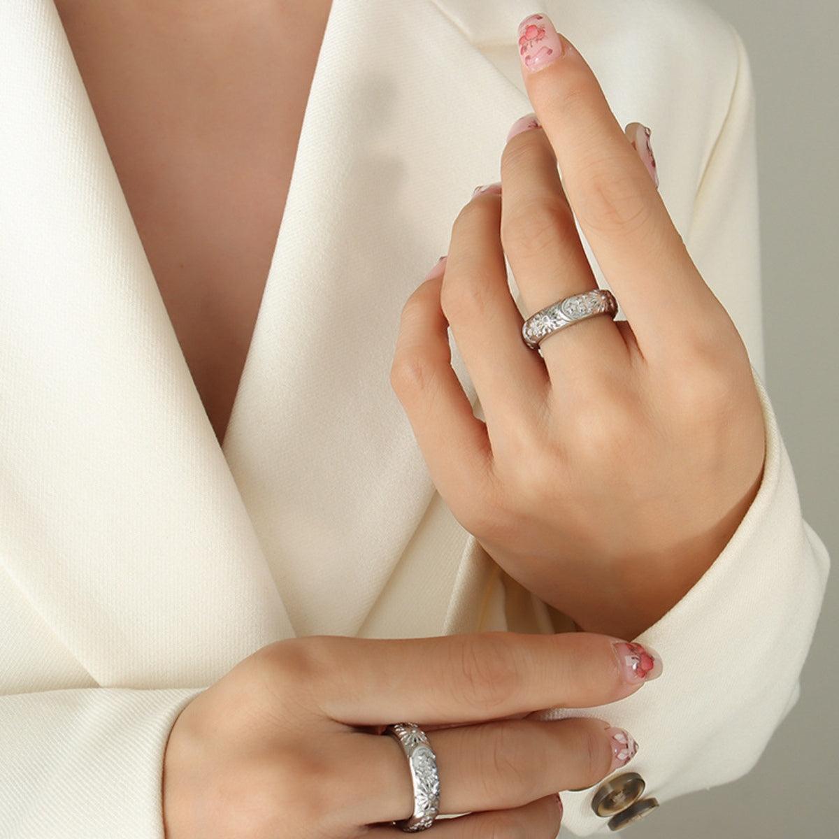 Titanium Steel Inlaid Zircon Embossed Ring Silver