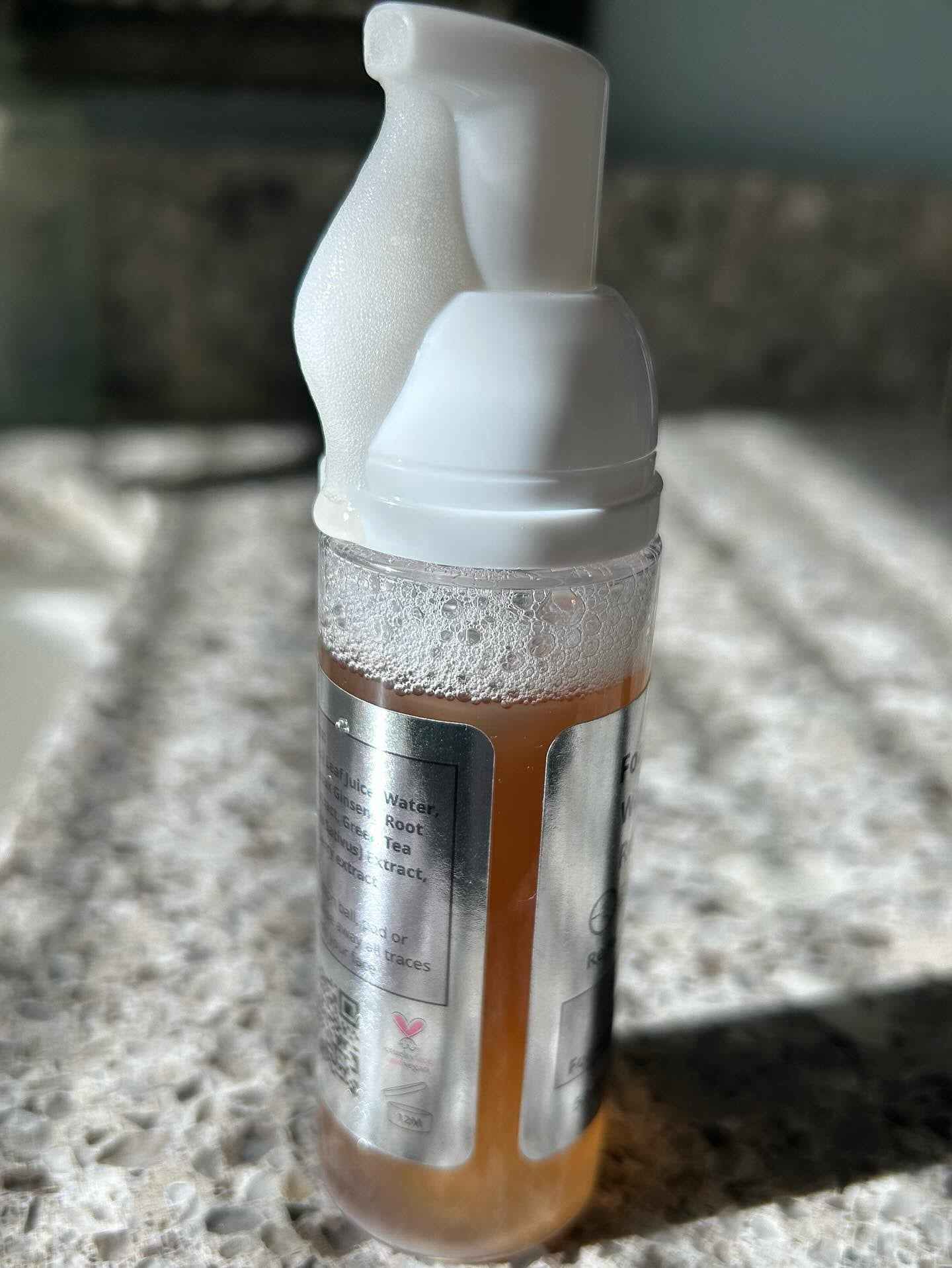 Gentle, Oil-Free Foaming Apple Cleanser for Sensitive & Acne-Prone Skin | Vegan, allergen-friendly, sulfate & paraben free | Purifying, hydrating face wash for all skin types