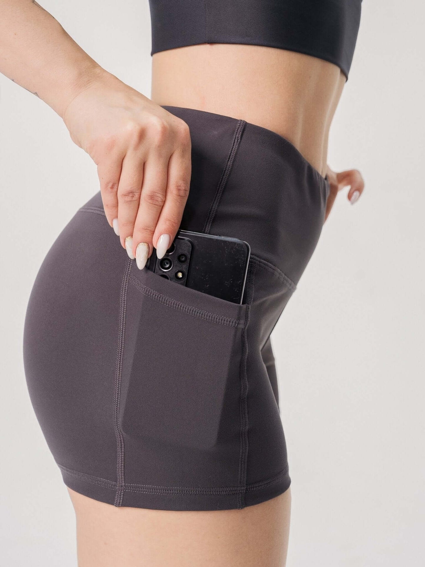 Three Pocket Basic Short